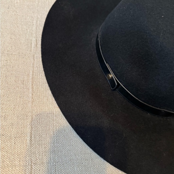 H&M Classic Black Round Hat - Picture 2 of 5